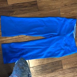 Lulu blue yoga crops